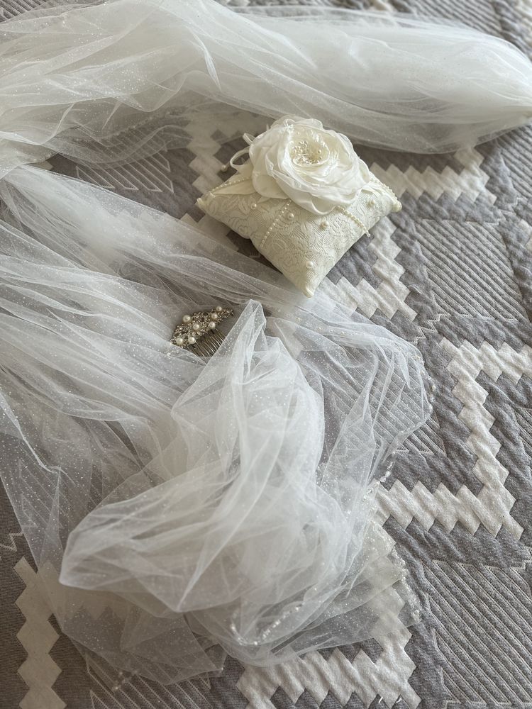 Весільна фата, заколка і подушечка для кілець