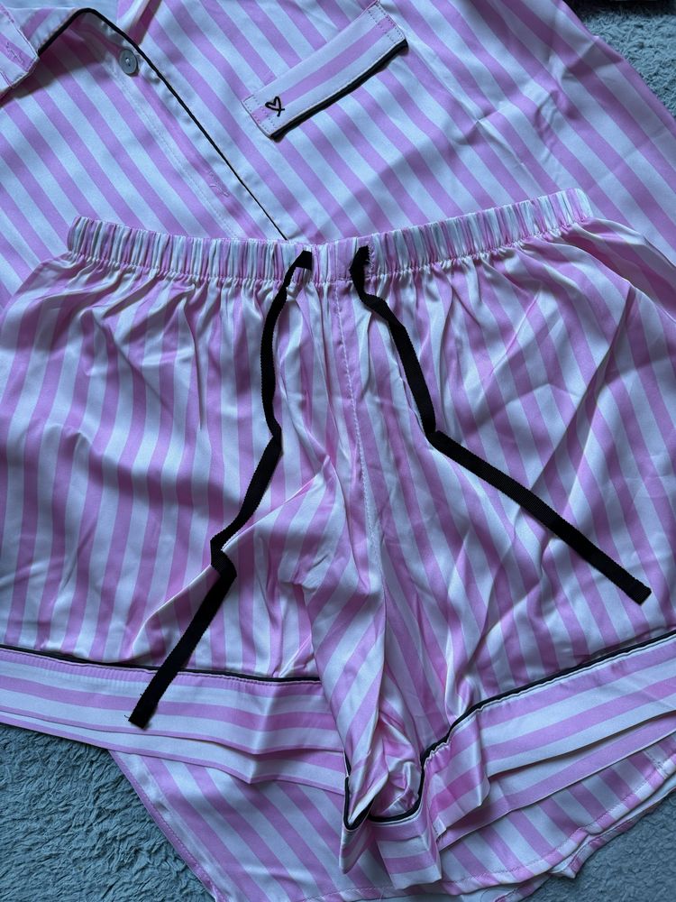 Satynowa krótka piżama w paski jak Victoria’s Secret