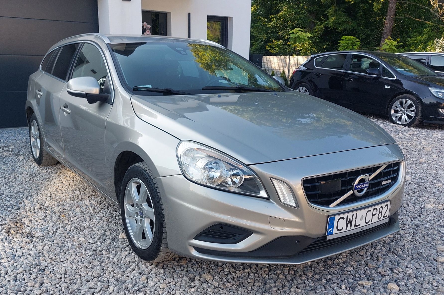 VOLVO V60 R-design # Navi # Skóra # Radar