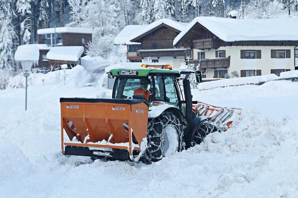 Odśnieżanie parkingów chodników osiedli dróg dachów Poznań i okolice