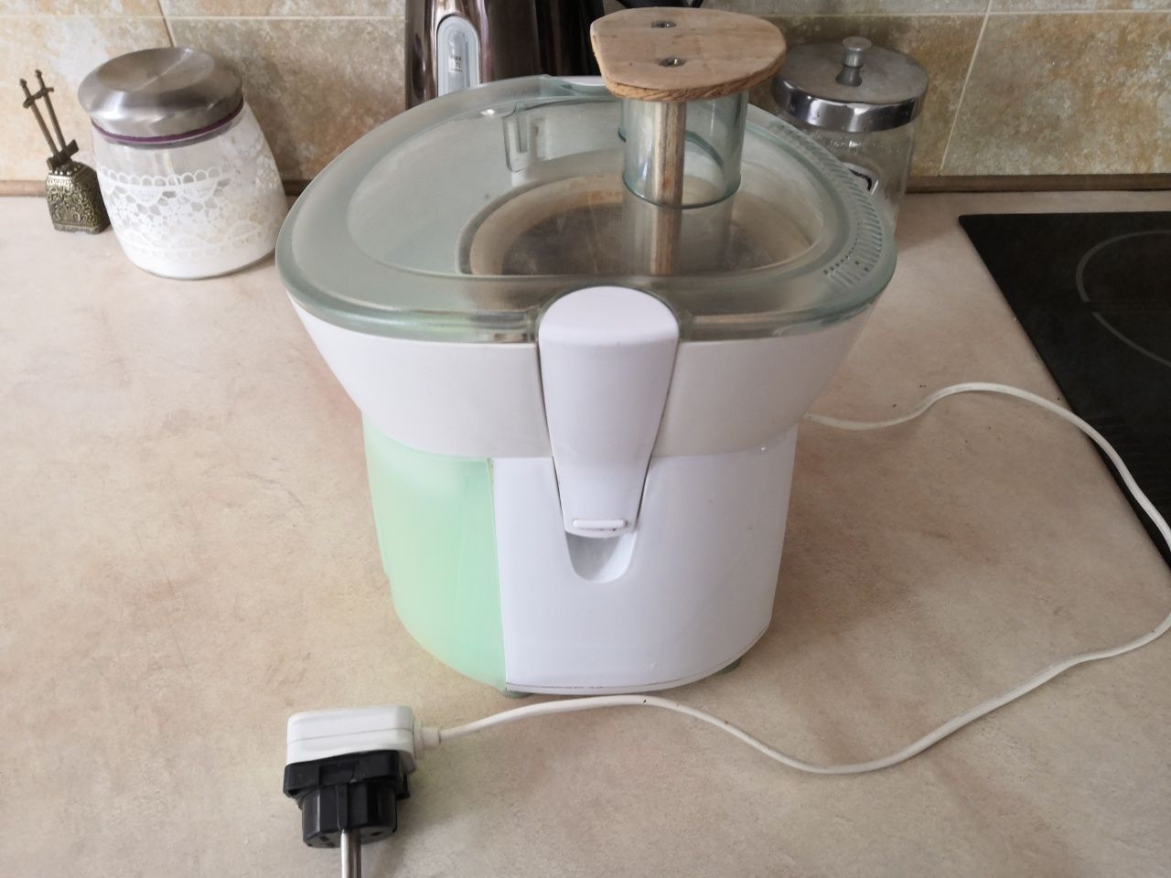 Sokowirówka Philips hr1821 moc 220W