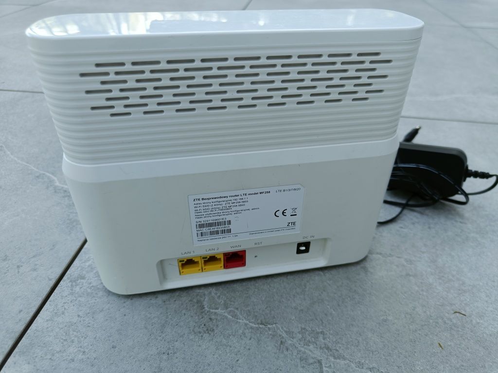 ZTE MF258 zewnętrzny modem LTE z routerem WiFi
