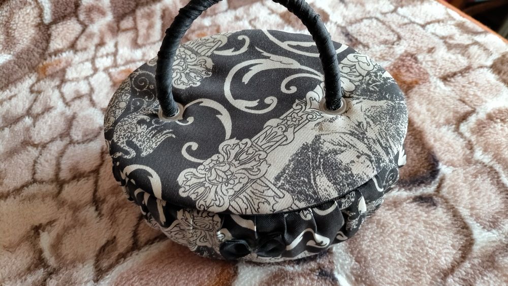 Kosmetyczka kuferek zabytkowy z lat 80 - tych