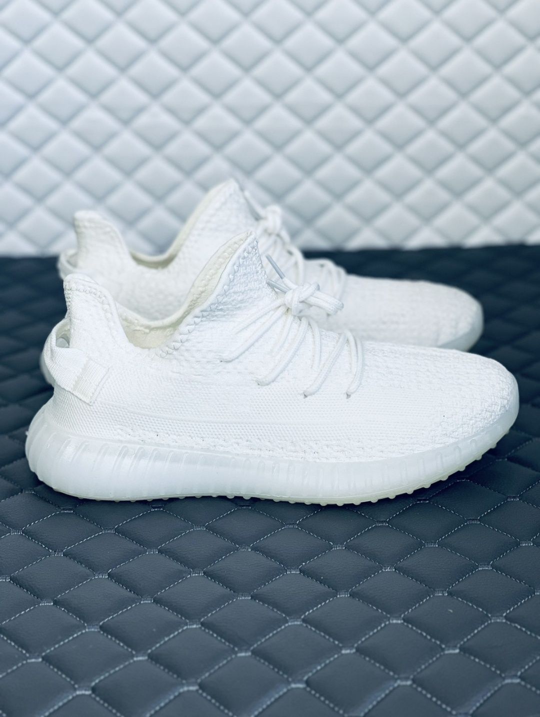 Женские кроссовки сетка adidas yeezy boost 350 v2 white белые