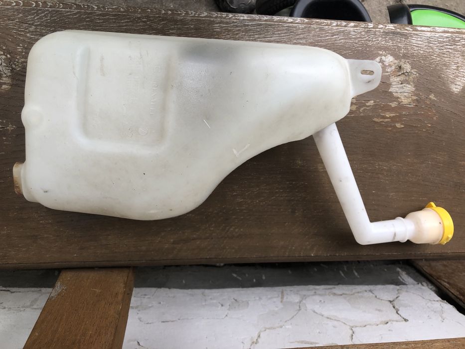 Бачок склоомивача