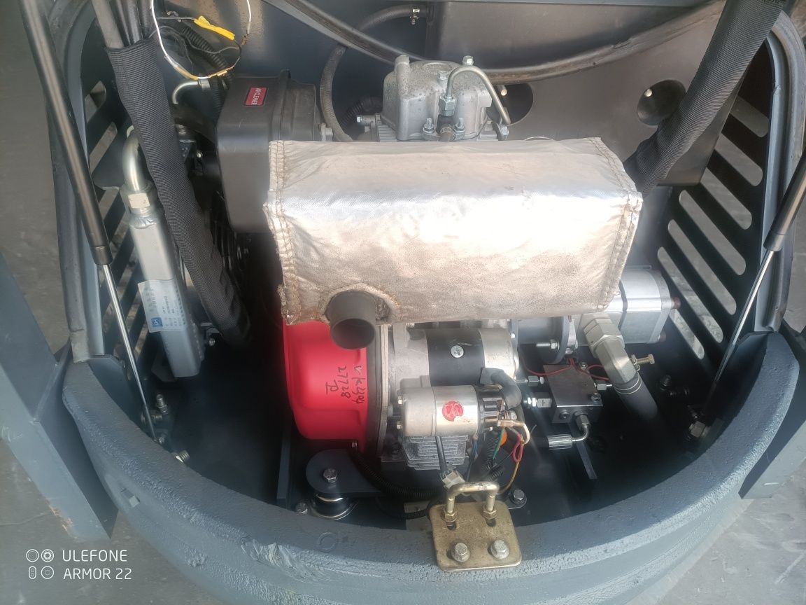 Mini giratória  1000kg c/joystick 2023