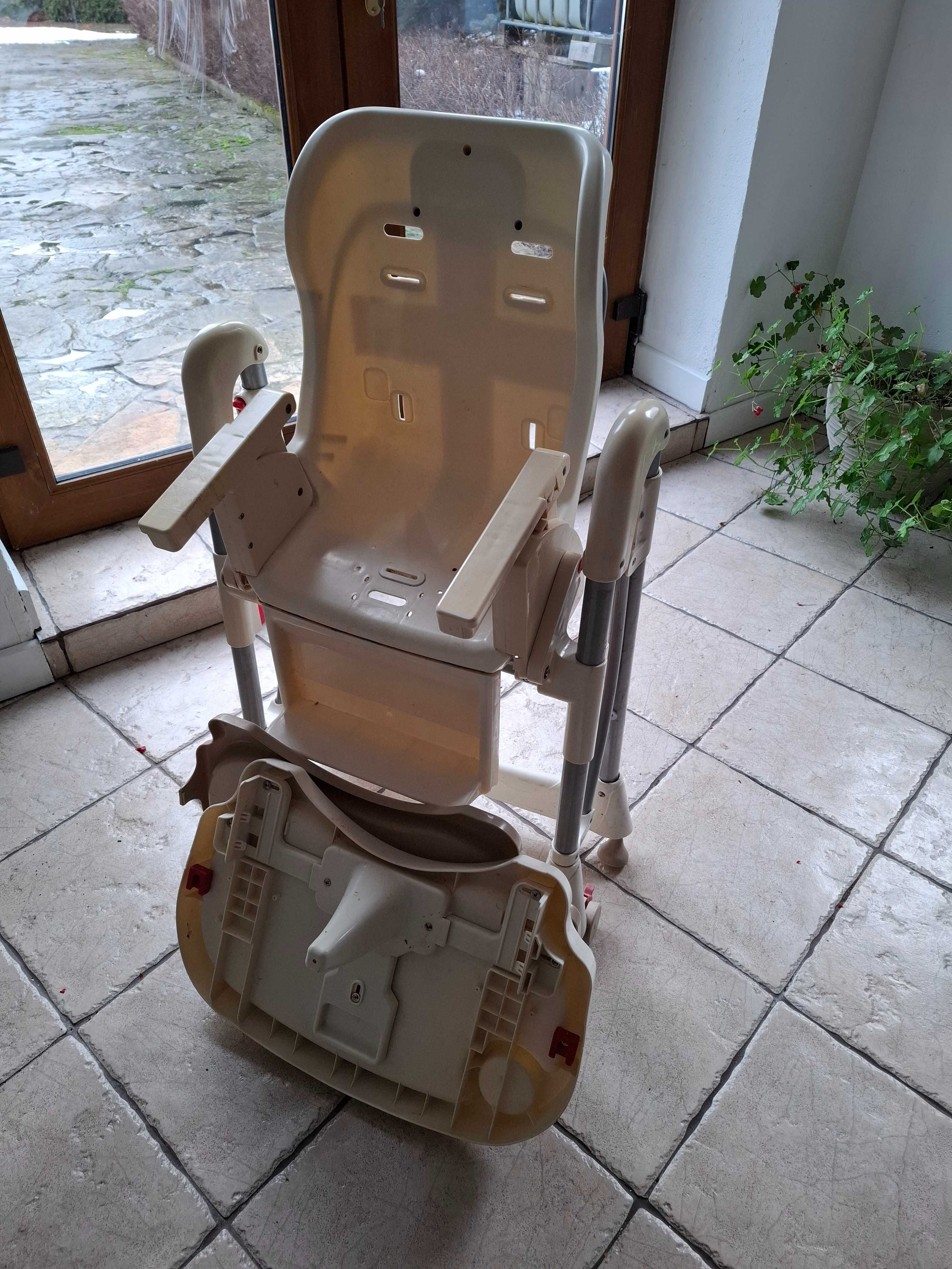 Fotelik do jedzenia dla małego dziecka