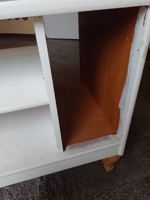 Szafka biała stojąca