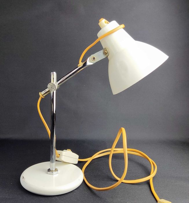 Lampka biurkowa - lata 60 - stan dobry - po oczyszczeniu i konserwacji