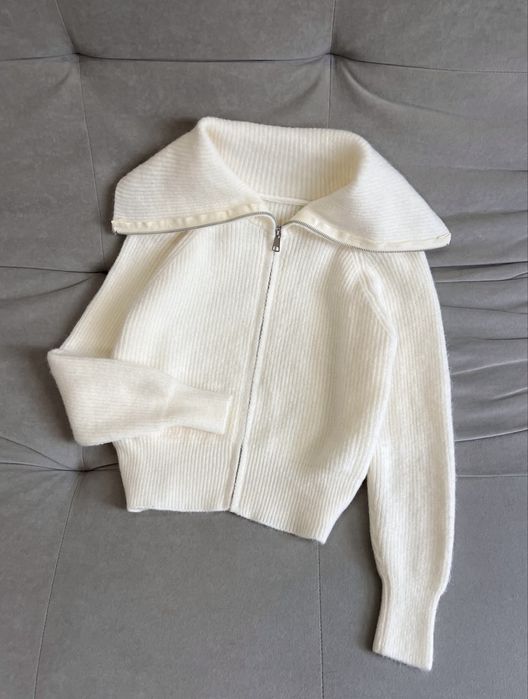 Светр вʼязаний кардиган