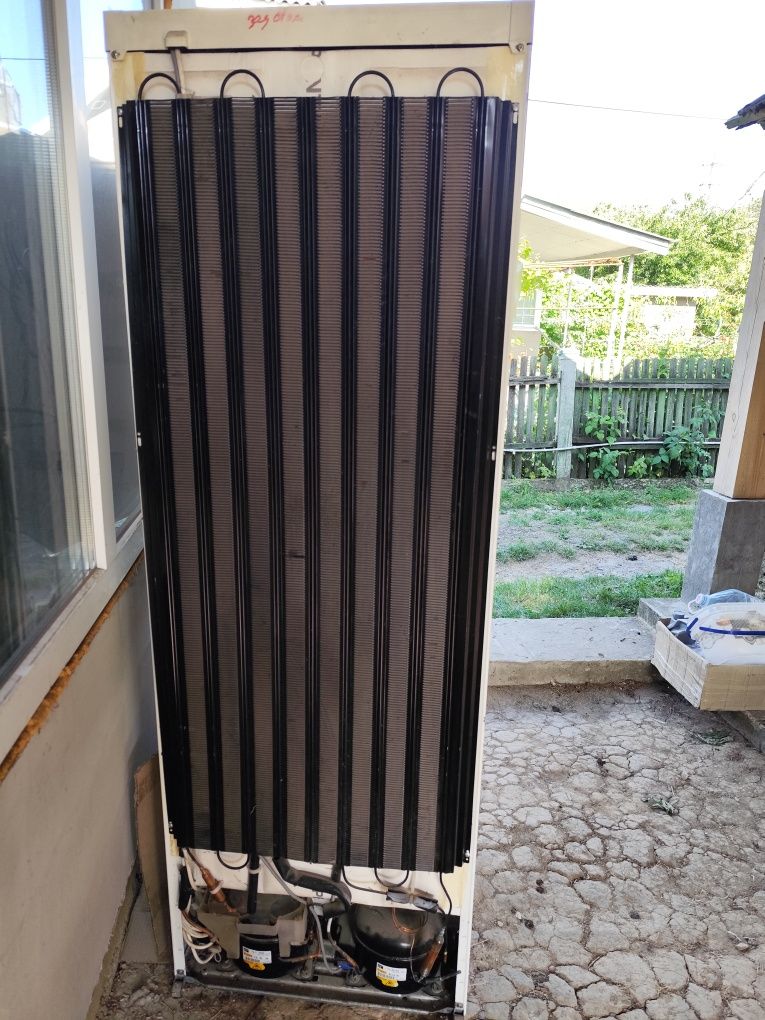 Продається холодильник AEG