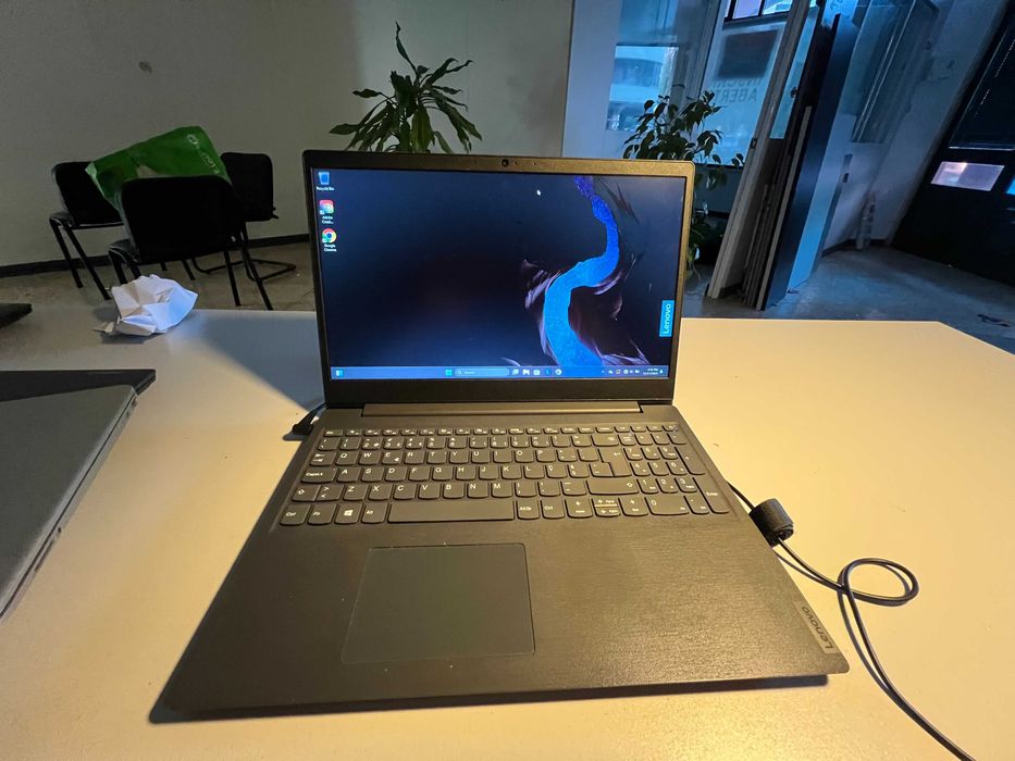 Computador portátil Lenovo V15-ADA (82C7)