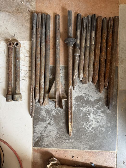 Ferramentas avariadas -, rebarbadoras, serras, etc