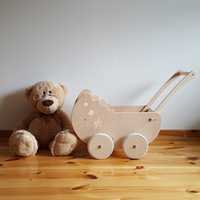 Nowy, drewniany wózek dla lalek, różne elementy dekoracyjne do wyboru.