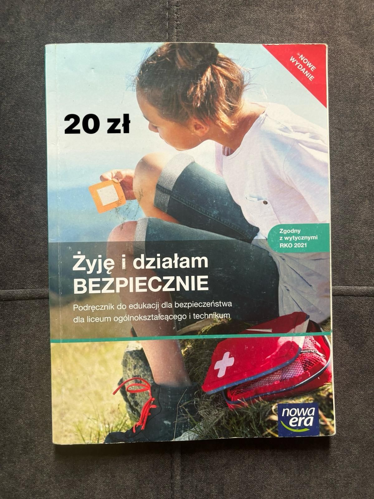 Podręczniki do klasy pierwszej liceum i technikum,zakres podstawowy.