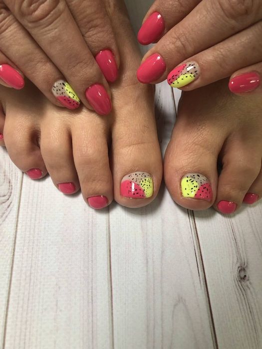 Послуги манікюру,педикюру