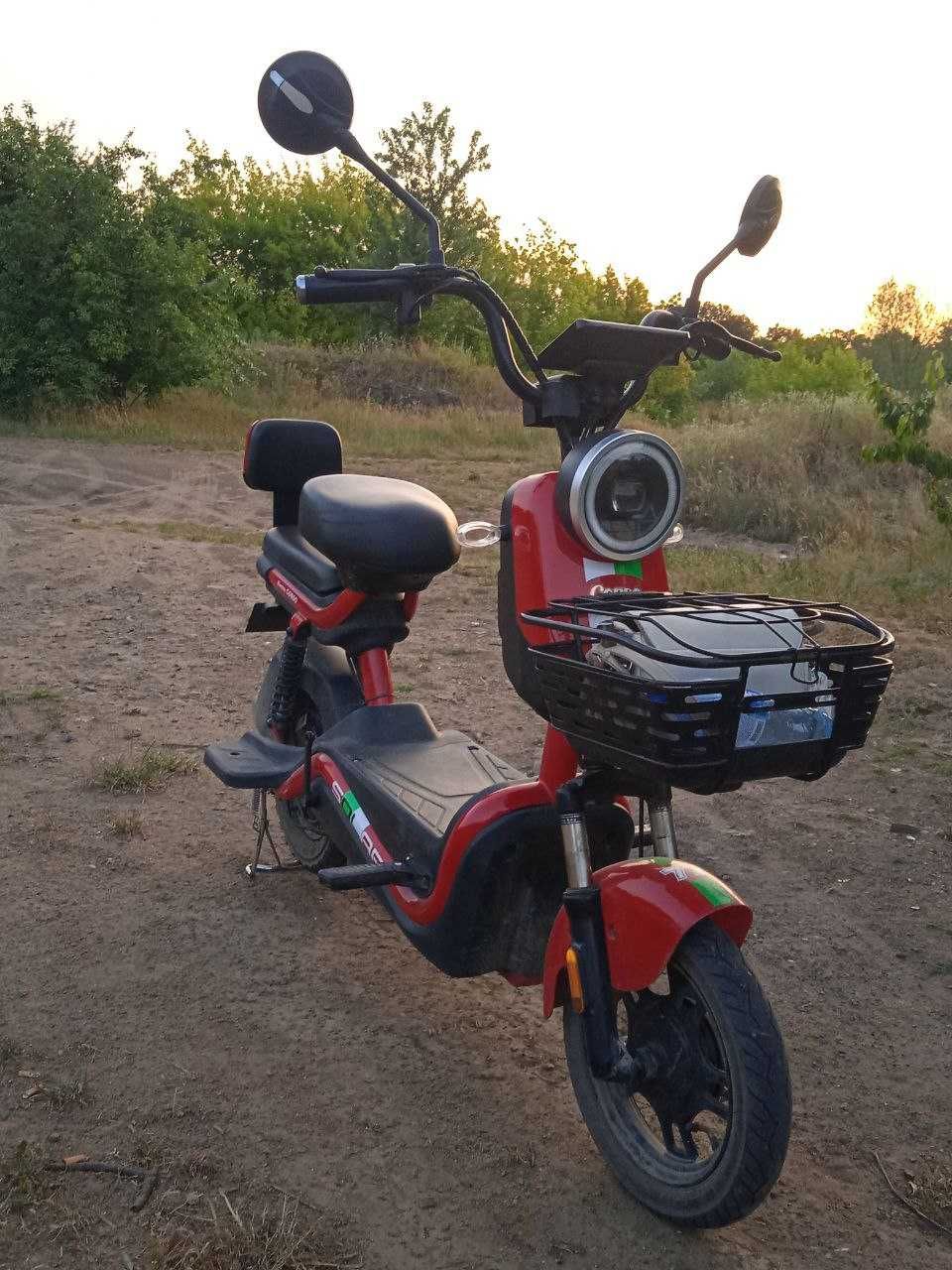 Електроскутер з пердалями Corso Solar 500W