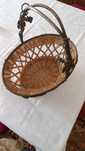 Cesto oval de verga e metal