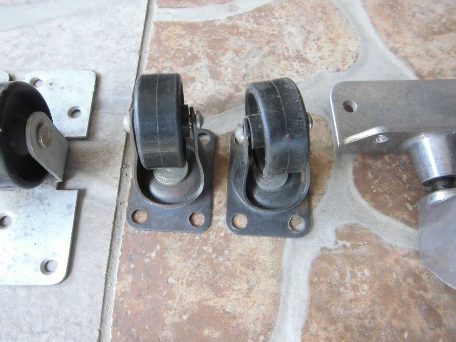 Завис мебельный, старого типа.