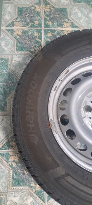 Продам шини на  Спрінтер 906 із дисками 235 65 16с Hankook зимові