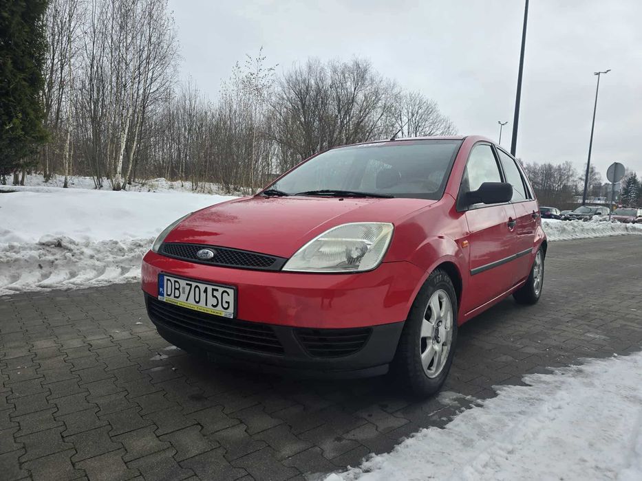 Bardzo ładny Ford Fiesta - 2 kpl. kół alu, kamera cofania bez wkładu !