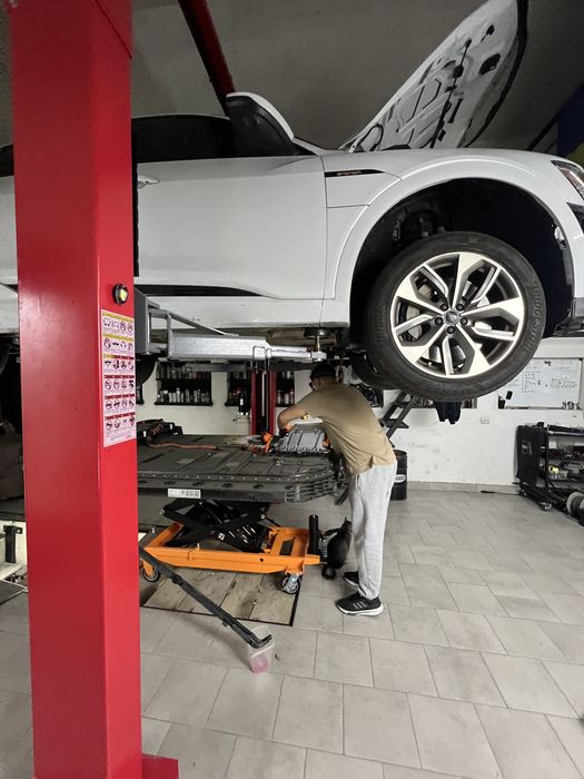 Запуск електромобілів після ДТП Tesla/VW ID/Audi E-tron/Porsche Taycan