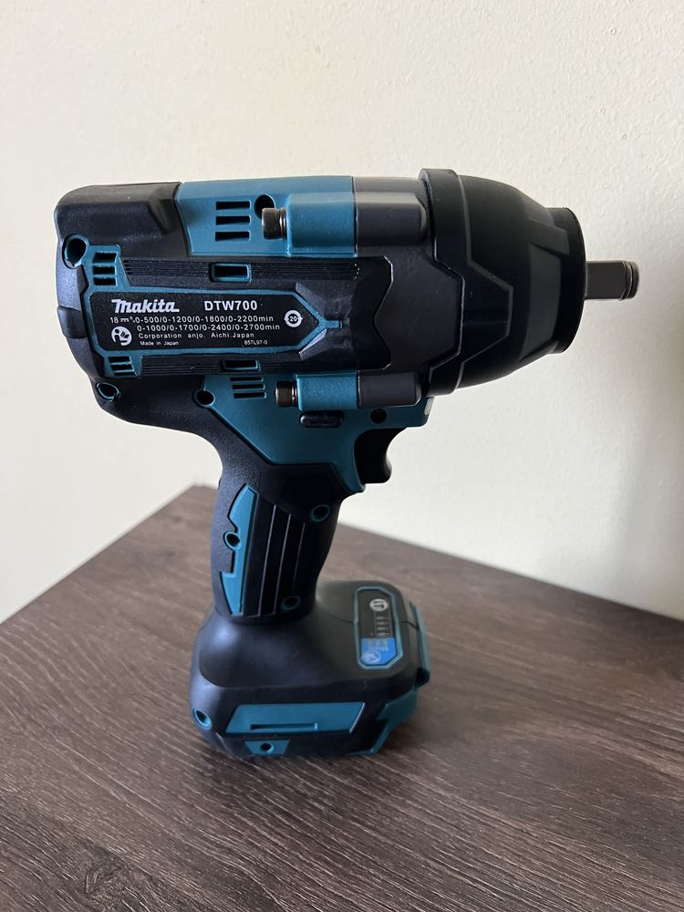 Гайкокрут makita dtw700