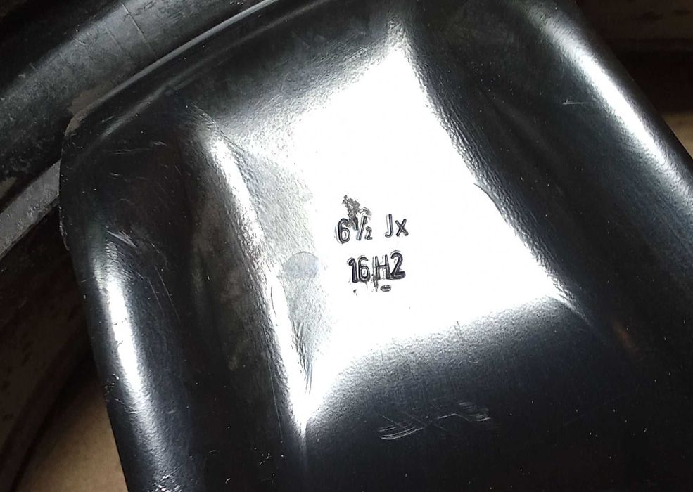 Felga strukturalna 16" 5x112 ET50 VW Golf VI