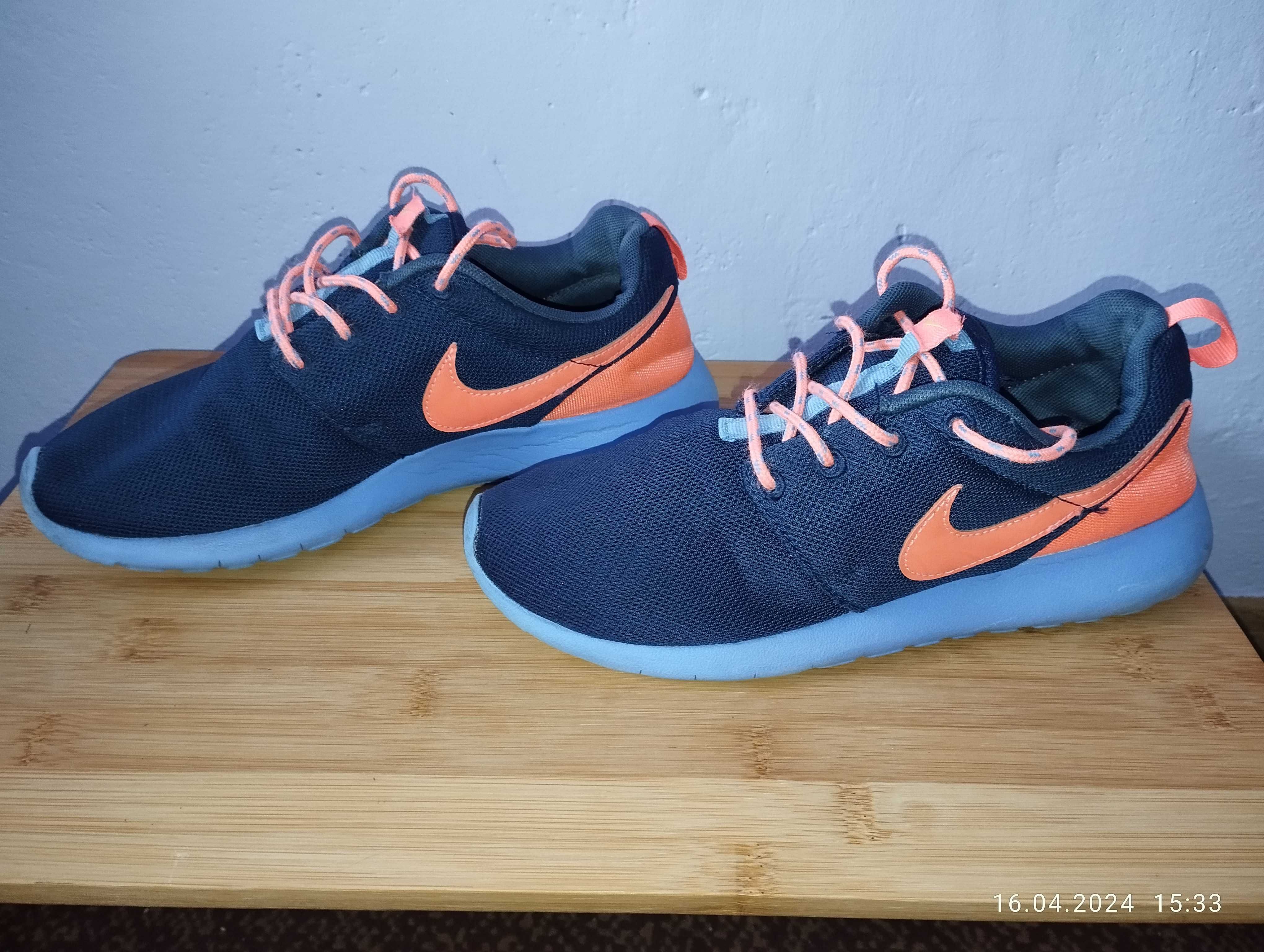 Materiałowe buty NIKE rozm. 38,5 do biegania i na spacer