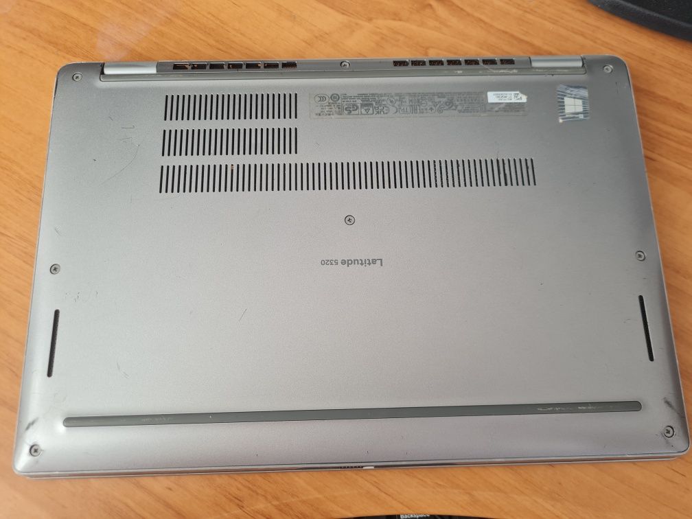 Dell latitude 5320 ips intel i5-1145G7 iris Xe M2 256 ram 8gb