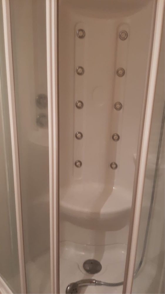 Arrendo quarto com casa de banho exclusiva