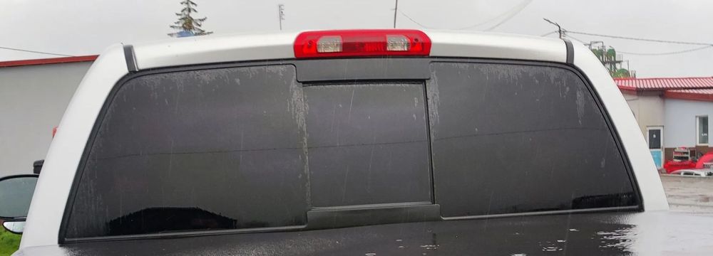 DODGE RAM III 04r SZYBA TYŁ TYLNA