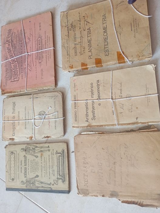 Livros escolares antigos