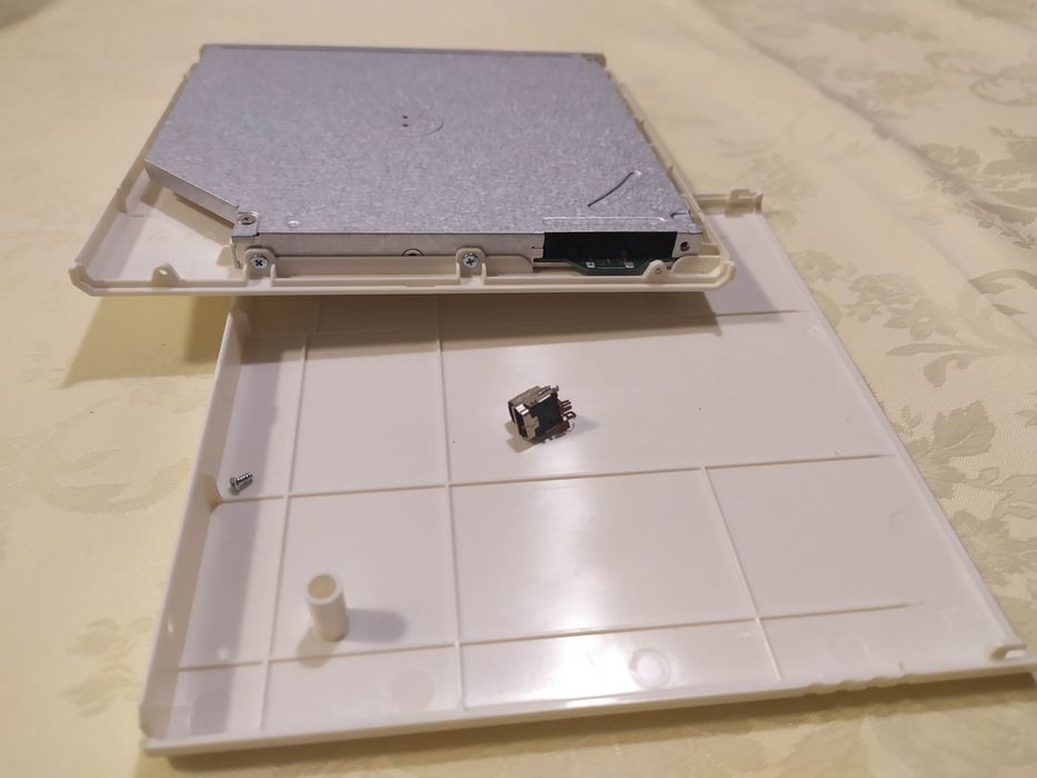 napęd zewnętrzny dvd/CD nagrywarka model ebau108