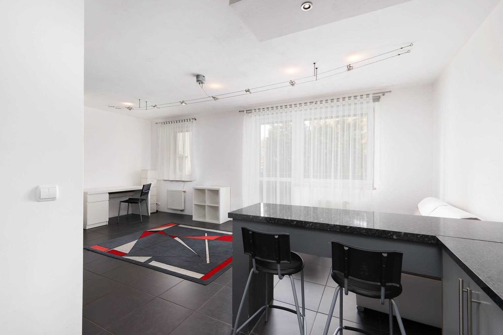 Piękne studio z balkonem i garażem blisko linii szybkiego tramwaju