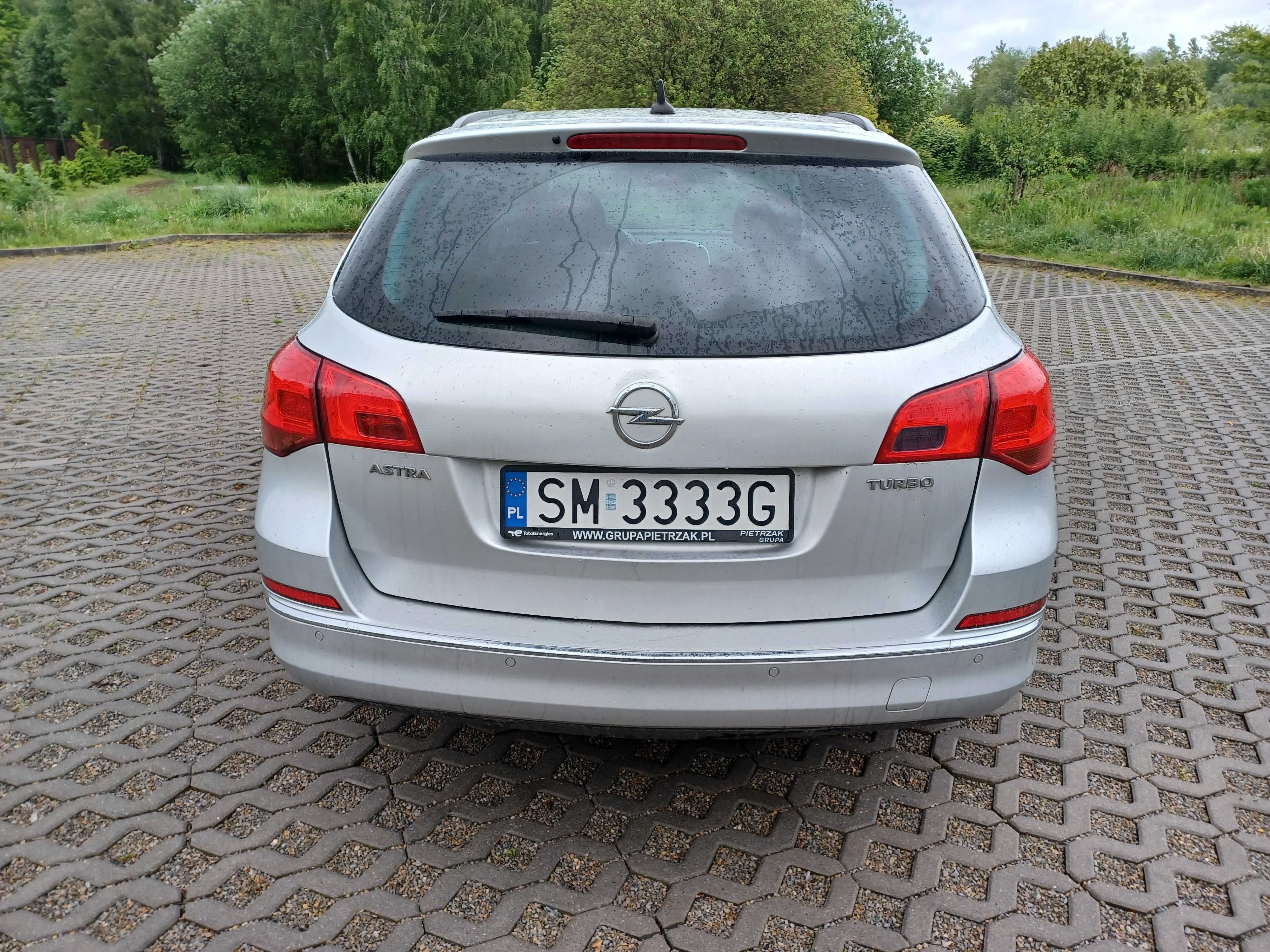 Opel Astra / GAZ / NAVI / PDC przód - tył / Klimatyzacja dwustrefowa