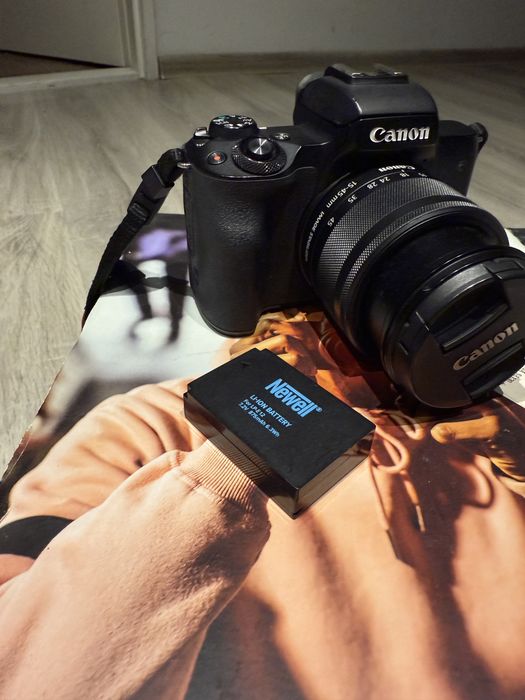 Canon EOS M50 + Obiektyw Sigma 30mm f/1.4 DC DN + akcesoria