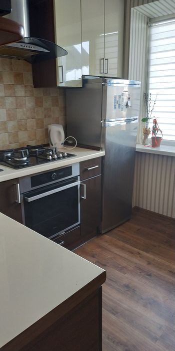 Підселення  для  дівчини Незалежності,Горького