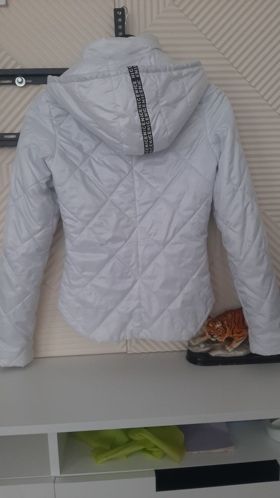 Нова демісезонна куртка,демисезонная,біла,белая