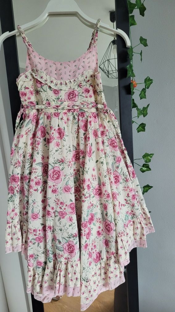 kolorowa sukienka na lato na ramiączkach w rozmiarze 116 cm.