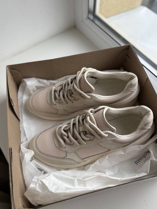 Кросівки жіночі шкіряні