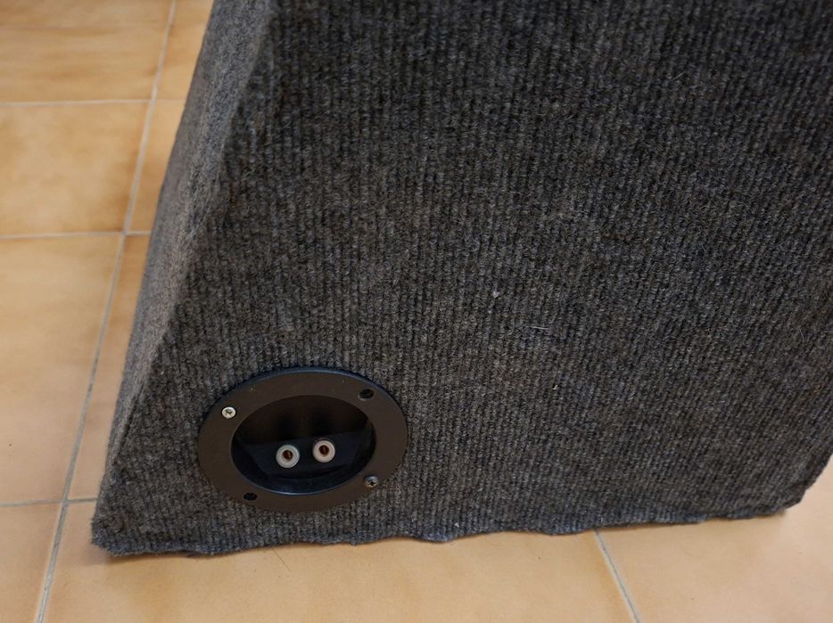 Caixa artesanal para subwoofer de 350 mm