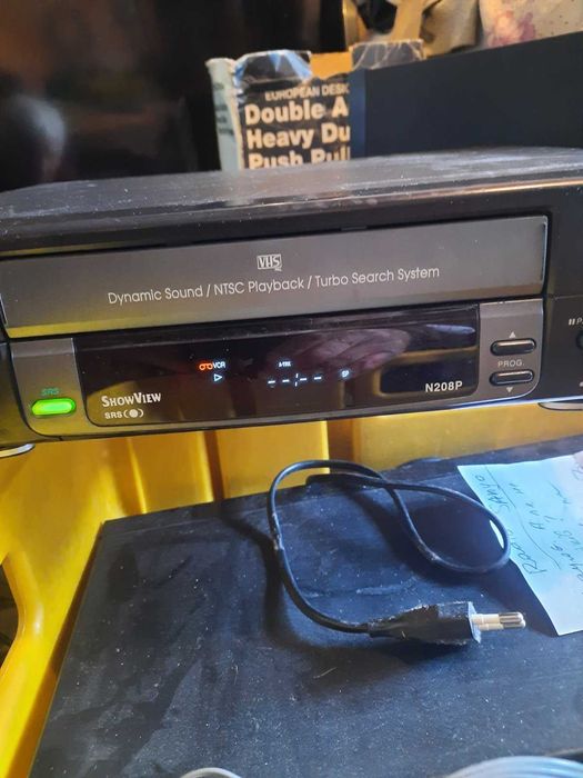 Електроніка (відеомагнітофон та інші товари)