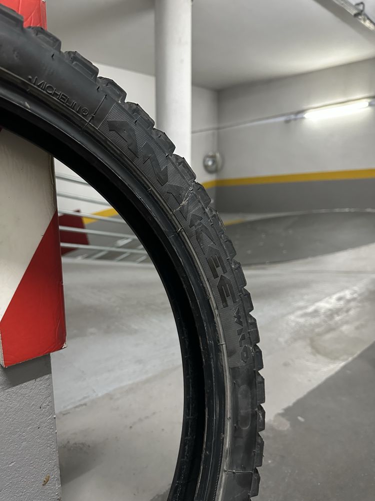 Ofereço - Michelin Anakee Wild frente 90/90-21 (Rasto 25%)