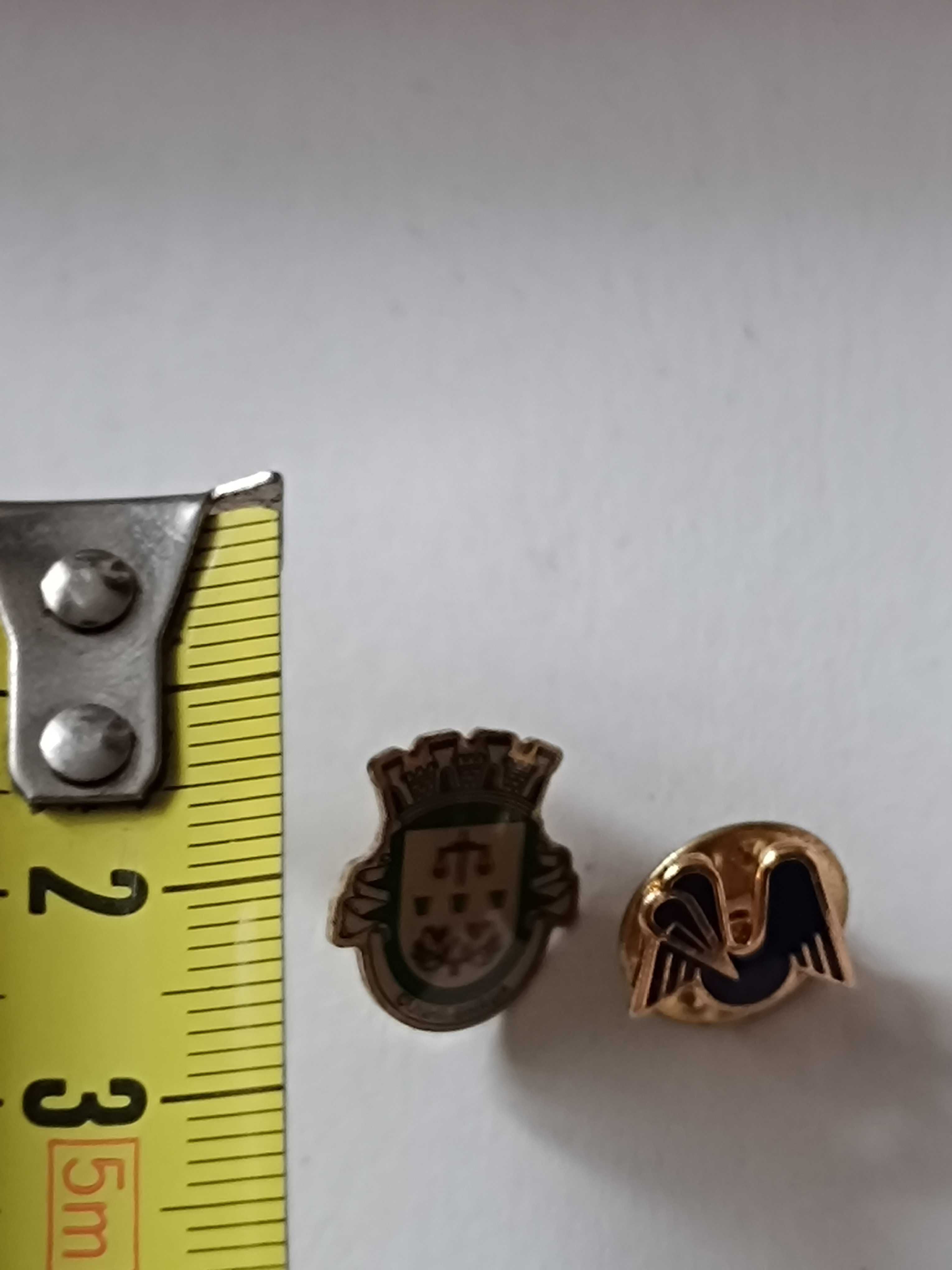 2 Pins antigos de coleção