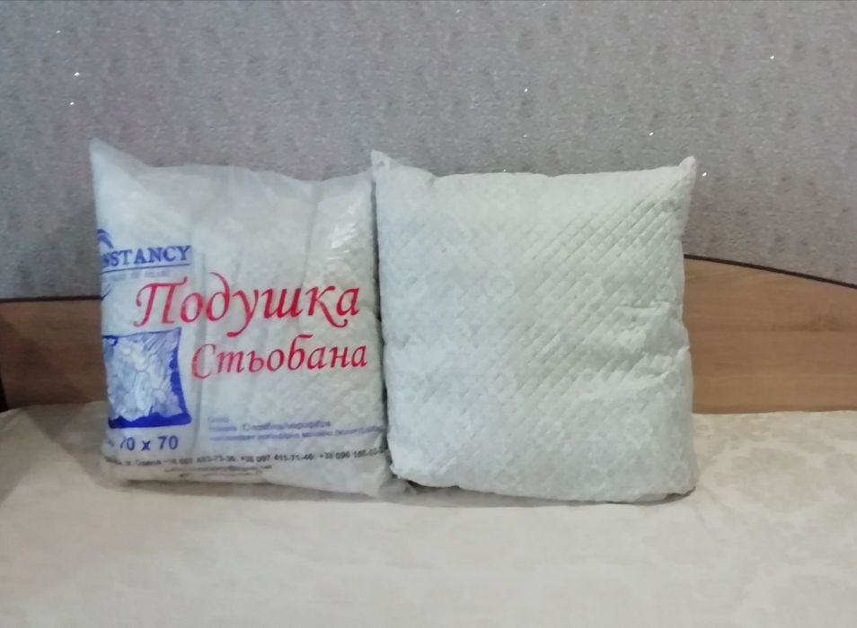 Нові стьобані подушки 70 х 70,