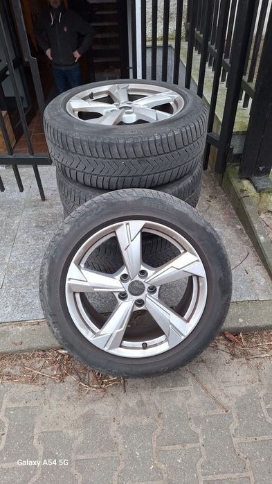 Felgi 18 AUDI z oponami zimowymi Pirelli Sottozero 3 225/55/18