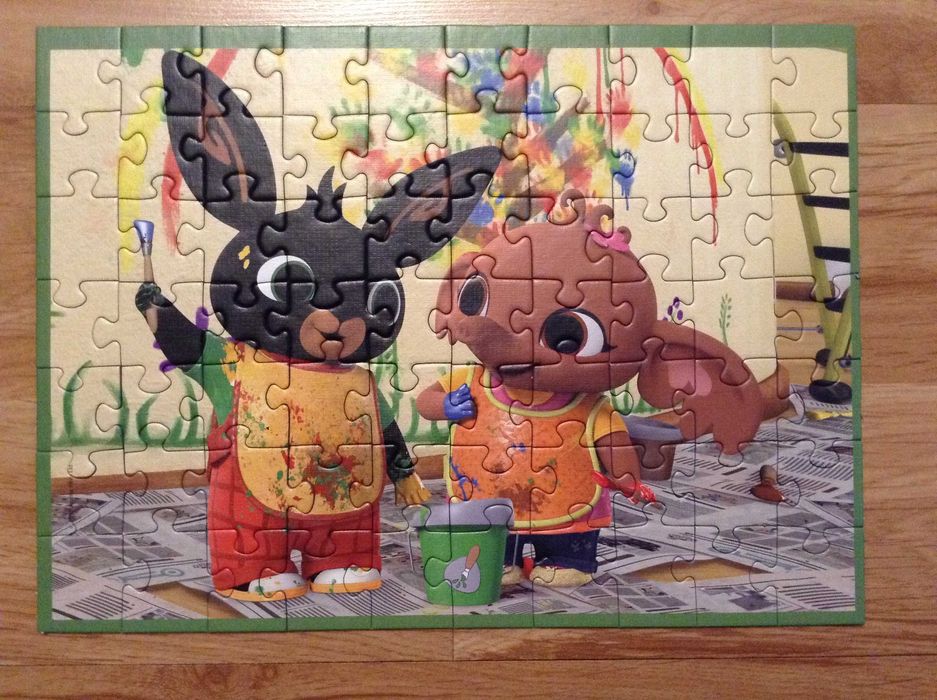 Puzzle 2 zestawy, w każdym 4 obrazki do ułożenia.