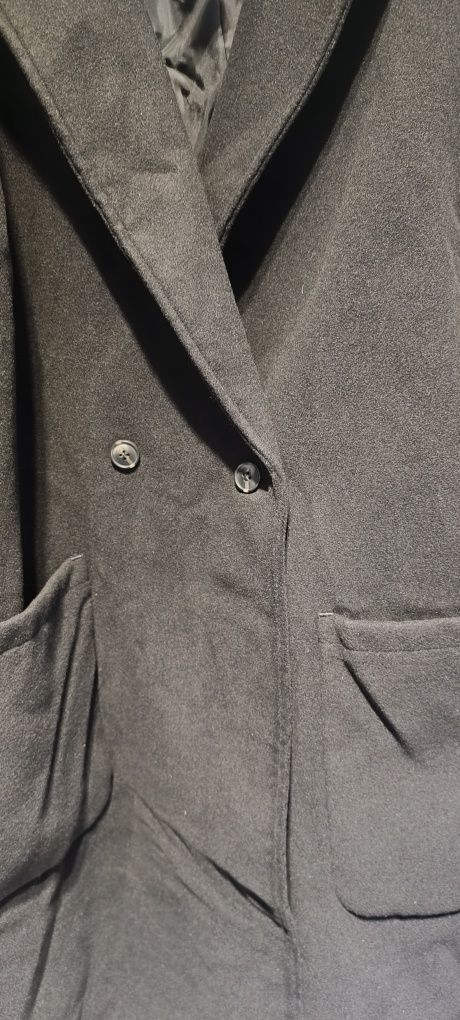 Czarny płaszcz klasyczny bez kaptura 48