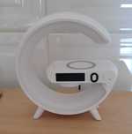 Rádio despertador e carregador telemóvel wireless.